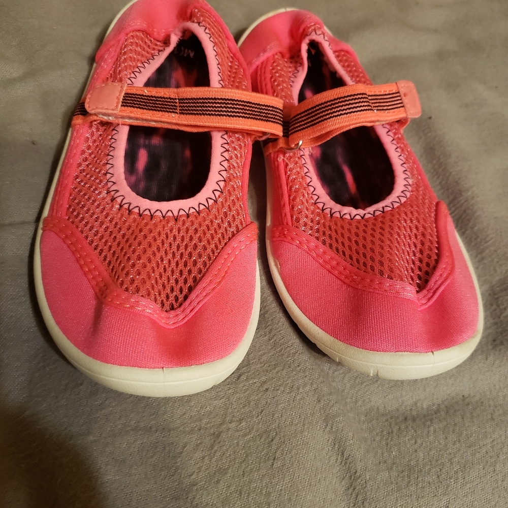 💖 2/$10 Girl's Water Shoes